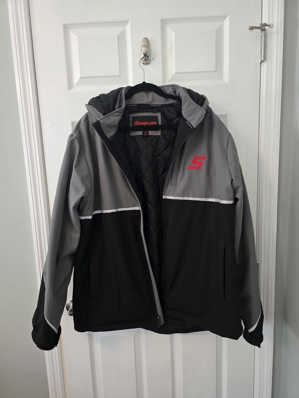 Snap-on Men’s Gray & Black Hooded Performance Jacket with Red Accent